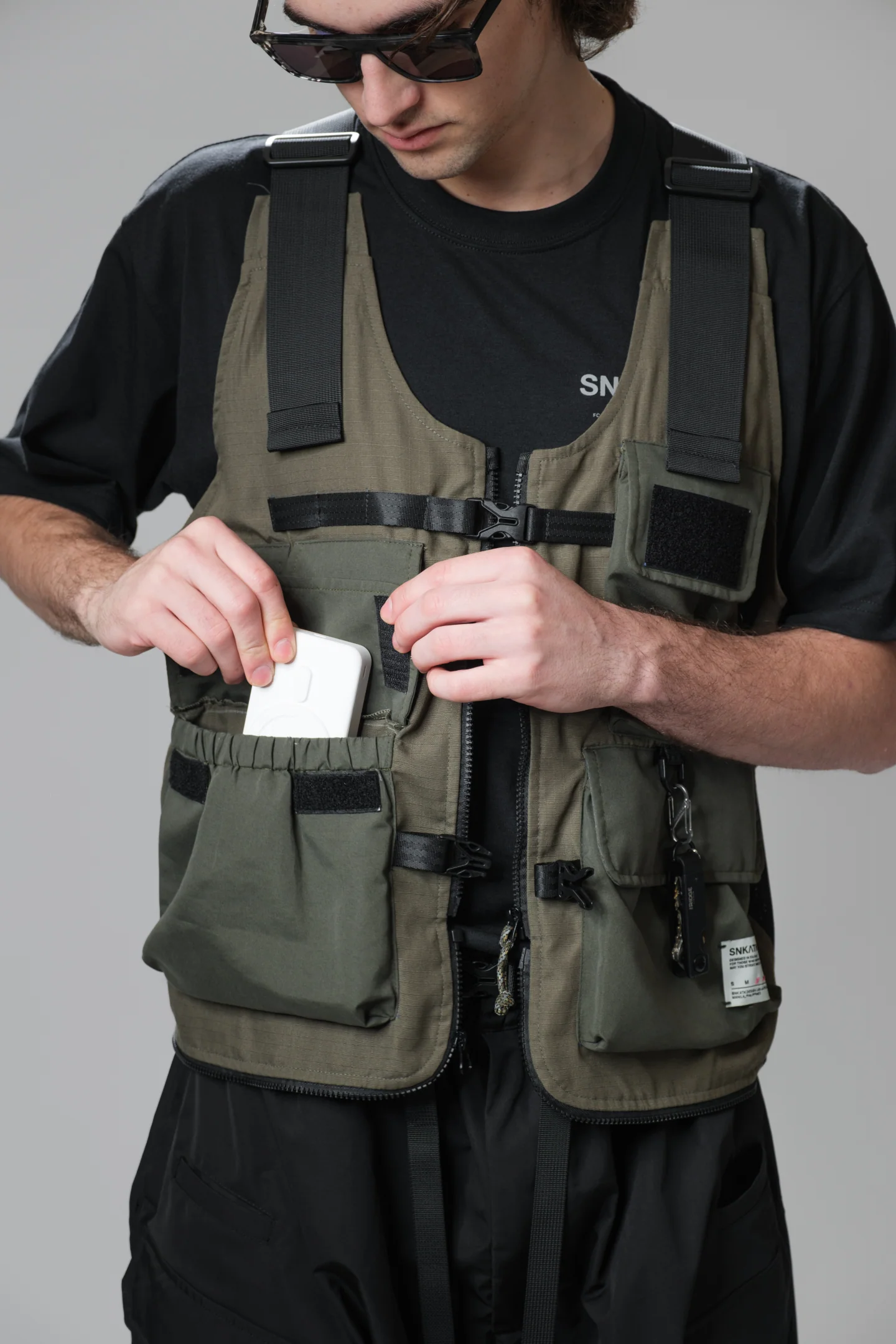 BADLANDS Utility Vest/Tote Bag - Evergreen - Image 9