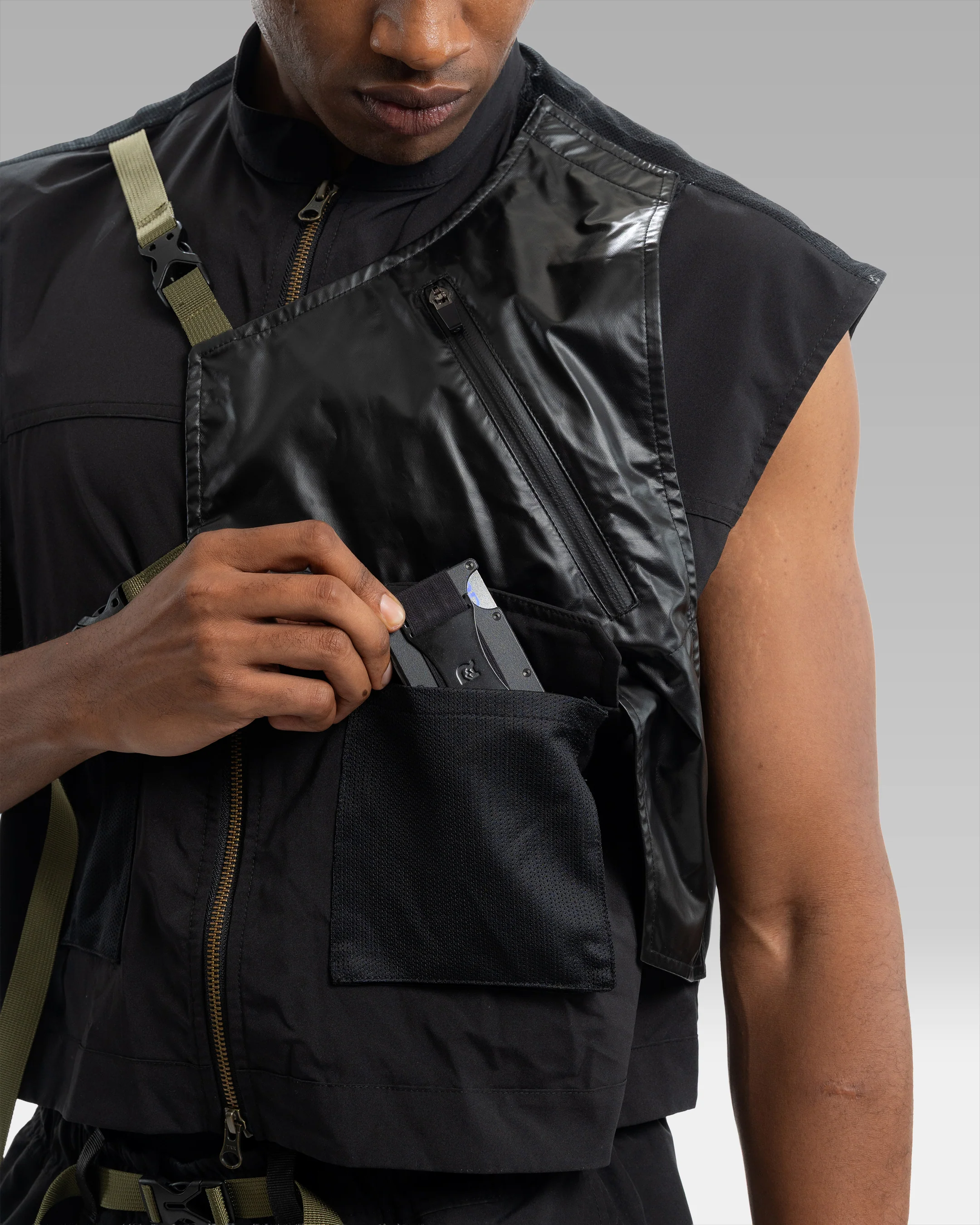 B1:R1 Cropped Vest - Image 9